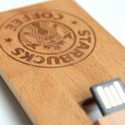 Флешка кредитка из дерева, флешка визитка деревянная