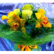 Букет из 7 зеленых роз с орхидеями “Сколько юных, от страсти сведённых с ума на счету на твоём, орхидея!“ фото