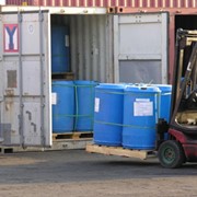 Перетарка грузов на складе порта фотография