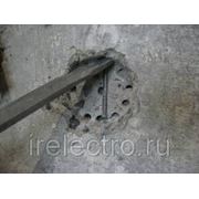 Отверстие под электро-точку: бетон фото
