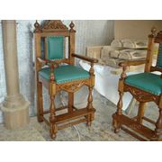Барные деревянные стулья фотография