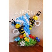 Цифра 1 из воздушных шаров с пчелками фото