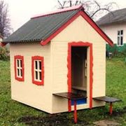 Детский деревянный домик фотография