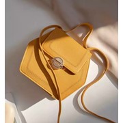 Мини сумочка женская 17 см с длинным регулируемым ремешком в комплекте желтая фотография