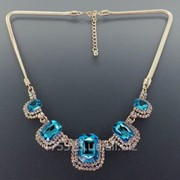 Колье с голубыми кристаллами фото