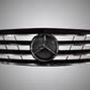 Решетка радиатора на Mercedes фотография