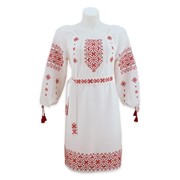 Праздничное белоснежное платье с филигранной красной вышивкой с мережками фотография
