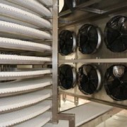 Холодильное оборудование для хранения хлеба: спиральные туннелишоковой заморозки, камеры шоковой заморозки с тележками фотография