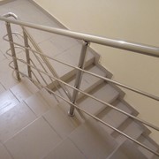Поручни для лестниц стальные фотография