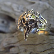 Серебряное кольцо “Череп ворона“ от WickerRing фотография