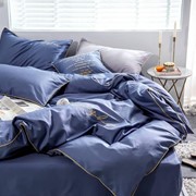 Полутораспальный комплект постельного белья из сатина и жатки “Mency“ Однотонный с надписью синий фотография