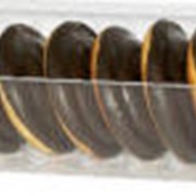 Печенье фасованное в темной кондитерской глазури фотография