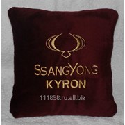 Подушка бордовая SsangYong Kyron вышивка золото фотография