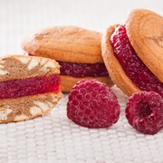 Малинки - бисквиты с ягодным джемом фотография