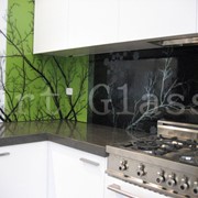 Кухонные фартуки стеклянные под заказ фото
