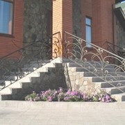 Двухсторонняя лестница из натурального камня