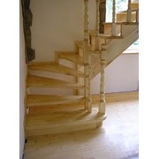 Лестницы из массива сосны фотография