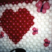 Оформление воздушными шарами в День Святого Валентина фото