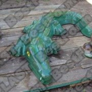 Форма крокодила, крокодил из бетона, садовый крокодил фотография
