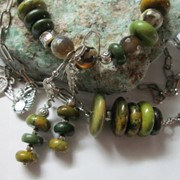Комплект браслет, серьги и кулон на цепочке “Городская зелень“ фото