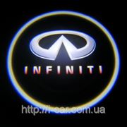 Проекция логотипа автомобиля INFINITI фотография