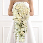 Свадебный букет невесты, бутоньерка жениха, букет невесты купить, оформление свадебных арок, цветочные композиции на стол, оформление свадебного кортежа цветами