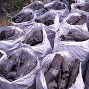 Древесный уголь из дуба фото