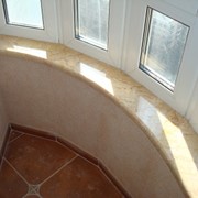 Мраморный полукруглый подоконник (балконный вариант) фотография