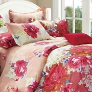 Двуспальное постельное белье с узором из цветов красное фото