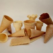 Вафельные стаканчики и вафельные украшения для мороженого. фото