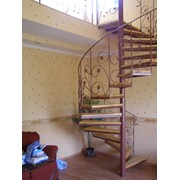 Лестницы винтовые кованые фотография