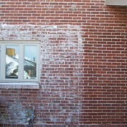 Мойка и очистка фасада здания пескоструйным способом фотография