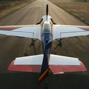 Самолет Як-52 двухместный спортивно-пилотажный фотография