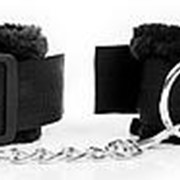 Черные наручники на регулируемых пряжках фото