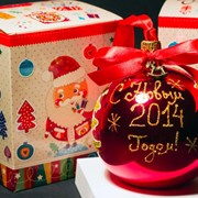 Ёлочный шар в новогодней упаковке фото