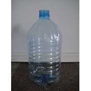 Тара литьевая пластиковая- выдутые бутылки ( 5л в комплекте крышка и ручка) фото