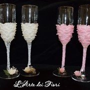 Свадебные бокалы, композиции цветочные для свадебного стола фото