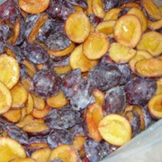 Сливы замороженные коробка 10 кг ( Польша) фото