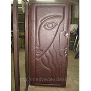 Дверь металлическая по инд. заказу №109 (с дизайнерской плитой тиснения) фото
