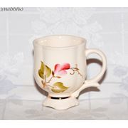 Чашка на ножке малая (белая глазурь роспись-розы золото) фотография