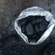 Каменный уголь в мешках. фото