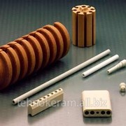 Изоляторы керамические различных типов и назначений из материалов: оксид алюминия (коррунд), кордиерит, стеатит, оксид магния (периклаз), электрофарфор фото
