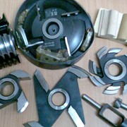 Высококачественная заточка алмазными кругами (чашками, тарелками) дереворежущего инструмента: дисков пильных с твердосплаными пластинами; фрез фигурных насадных, концевых, кромочных; ножей строгальных, сверел твердосплавных. фото