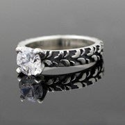 Женское кольцо “Протектор“ с цирконием от WickerRing фотография