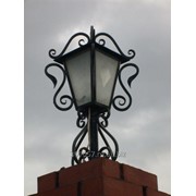 Кованый фонарь на столб фото