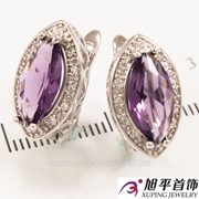 Серьги родиум "Зауженный большой фиолетовый камень в оправе мелких камней" 324940(3)