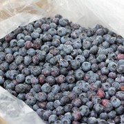 Fresh and frozen blueberry фото