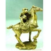 Обезьяна на лошади - символы фен-шуй хитроумия и защиты от неудач -освящен