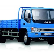Грузовой автомобиль JAC HFC 1083K «Петрович» с бортовой платформой