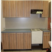 Кухонный гарнитур с фасадами из ЛДСП с алюминиевым профилем фото